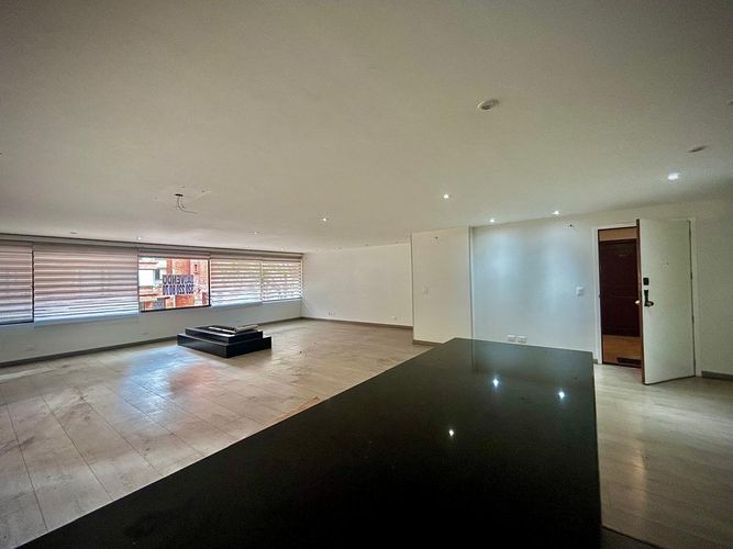 Apartamento de 4 alcobas en venta en Los Rosales, Bogotá, 214 m² · foto 5 de 23