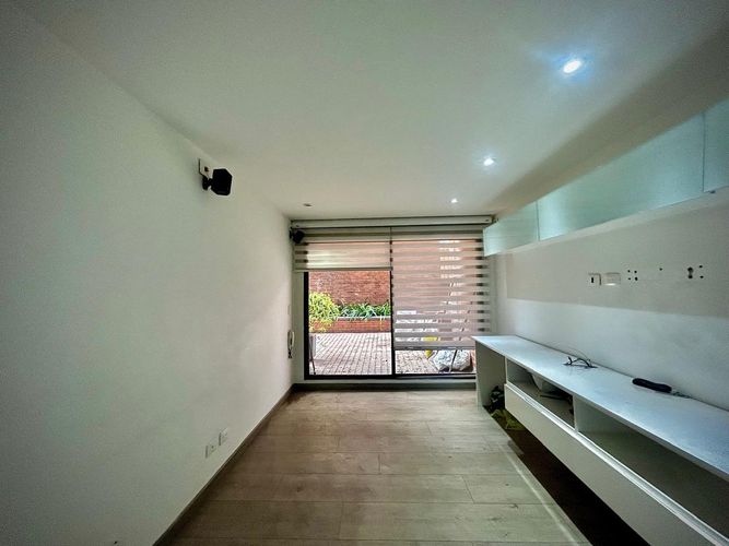 Apartamento de 4 alcobas en venta en Los Rosales, Bogotá, 214 m² · foto 8 de 23
