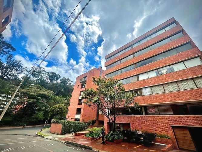 Apartamento de 4 alcobas en venta en Los Rosales, Bogotá, 214 m² · foto 11 de 23
