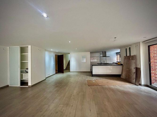 Apartamento de 4 alcobas en venta en Los Rosales, Bogotá, 214 m² · foto 12 de 23
