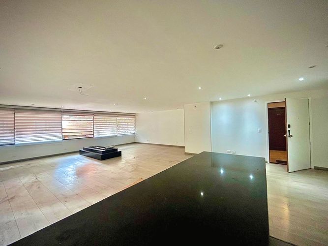 Apartamento de 4 alcobas en venta en Los Rosales, Bogotá, 214 m² · foto 13 de 23