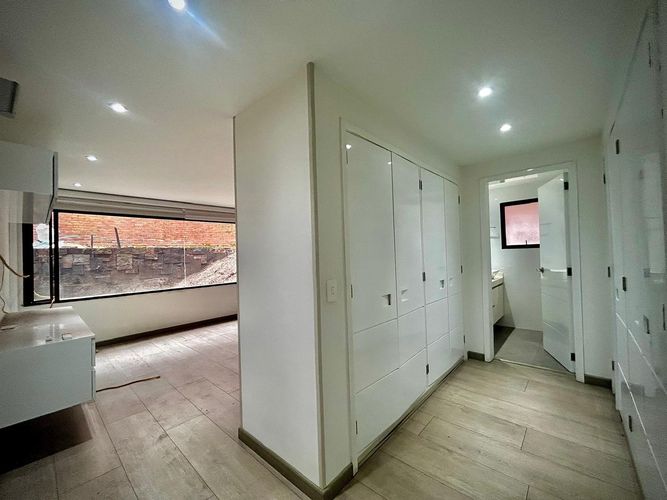 Apartamento de 4 alcobas en venta en Los Rosales, Bogotá, 214 m² · foto 21 de 23