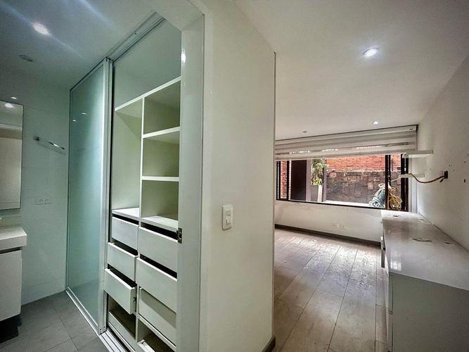 Apartamento de 4 alcobas en venta en Los Rosales, Bogotá, 214 m² · foto 22 de 23