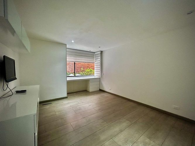Apartamento de 4 alcobas en venta en Los Rosales, Bogotá, 214 m² · foto 23 de 23