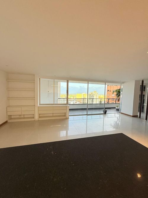 Apartamento de 3 alcobas en venta en Juanambu, Cali, 167 m² · foto 12 de 17