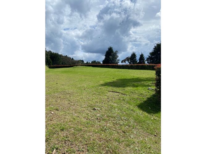 Lote en venta en Monta�Ez, Guarne, 1600 m² · foto 2 de 3