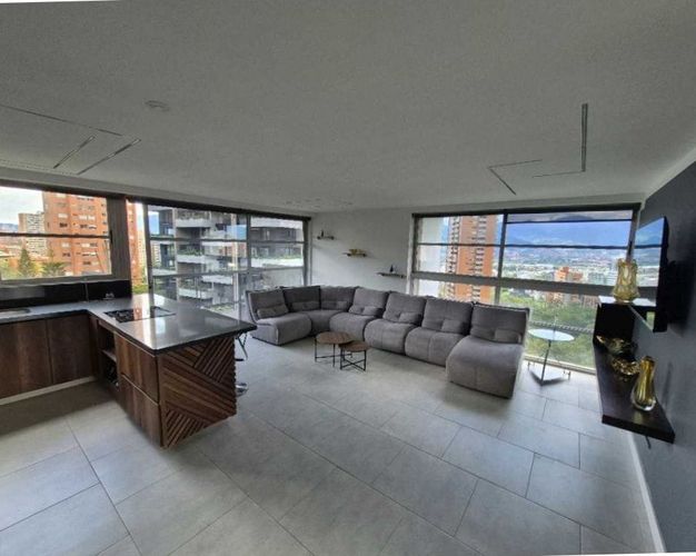 Apartamento de 3 alcobas en arriendo en El Poblado, Medellín, 184 m² · foto 2 de 10