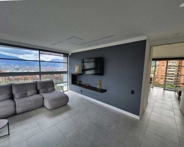 Apartamento de 3 alcobas en arriendo en El Poblado, Medellín, 184 m² · foto 3 de 10