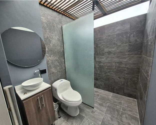 Apartamento de 3 alcobas en arriendo en El Poblado, Medellín, 184 m² · foto 9 de 10