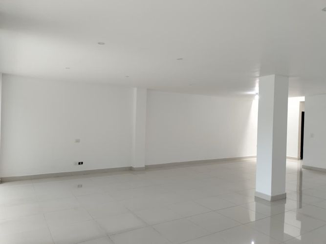 Casa de 4 alcobas en arriendo en El Poblado, Medellín, 300 m² · foto 9 de 19