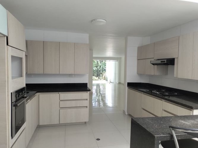 Casa de 4 alcobas en arriendo en El Poblado, Medellín, 300 m² · foto 7 de 19