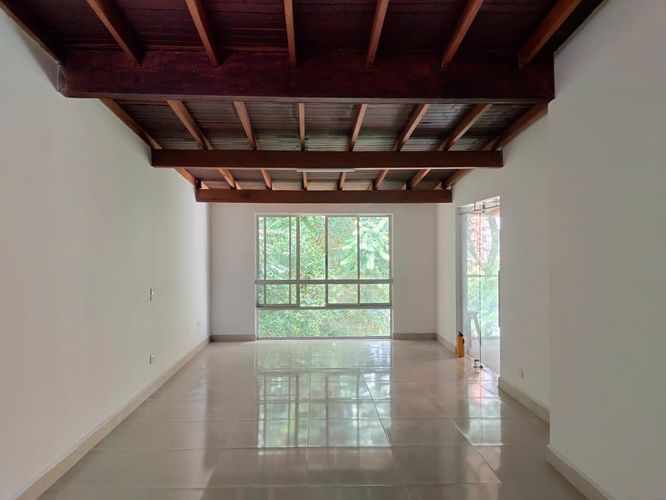 Casa de 4 alcobas en arriendo en El Poblado, Medellín, 300 m² · foto 3 de 19