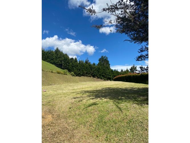 Lote en venta en Monta�Ez, Guarne, 2075 m² · foto 2 de 5
