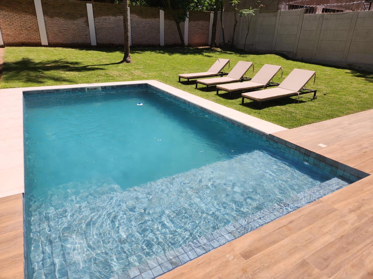 EXCLUSIVA RESIDENCIA AMOBLADA EN VENTA, SAN BERNARDINO COUNTRY CLUB: LUJO Y CONFORT EN UN ENTORNO PRIVILEGIADO. — foto 3