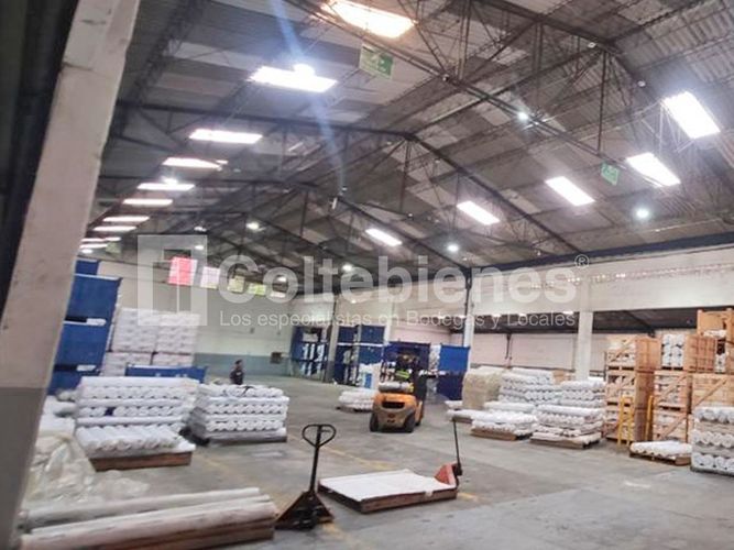 Bodega en venta en Manuel Restrepo, Sabaneta, 3198 m² · foto 2 de 18