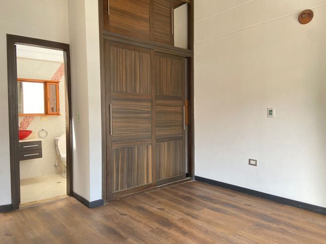 Casa de 3 alcobas en venta en La Doctora, Sabaneta, 340 m² · foto 4 de 18