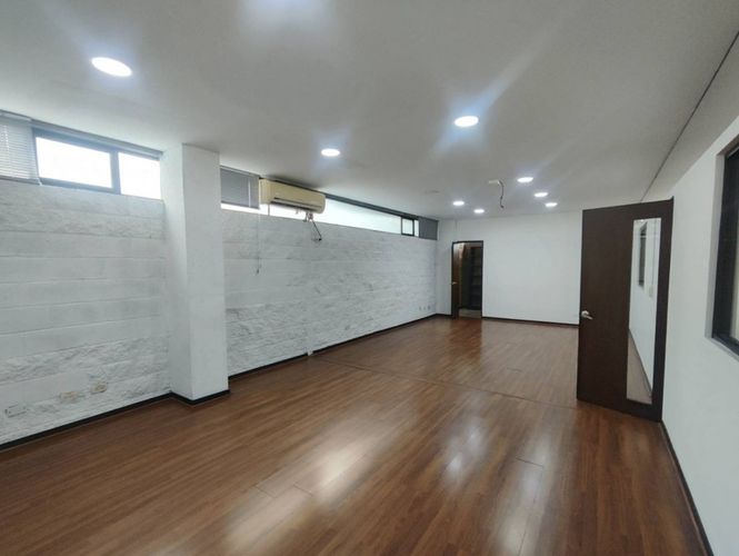 Edificio en arriendo en La Aguacatala, Medellín, 600 m² · foto 2 de 24