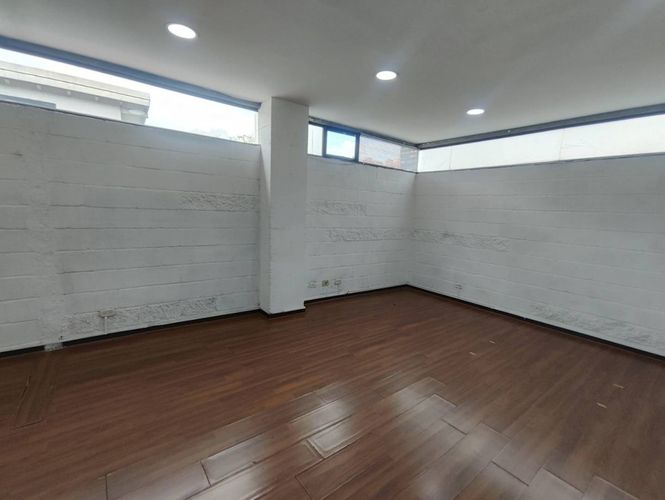 Edificio en arriendo en La Aguacatala, Medellín, 600 m² · foto 3 de 24