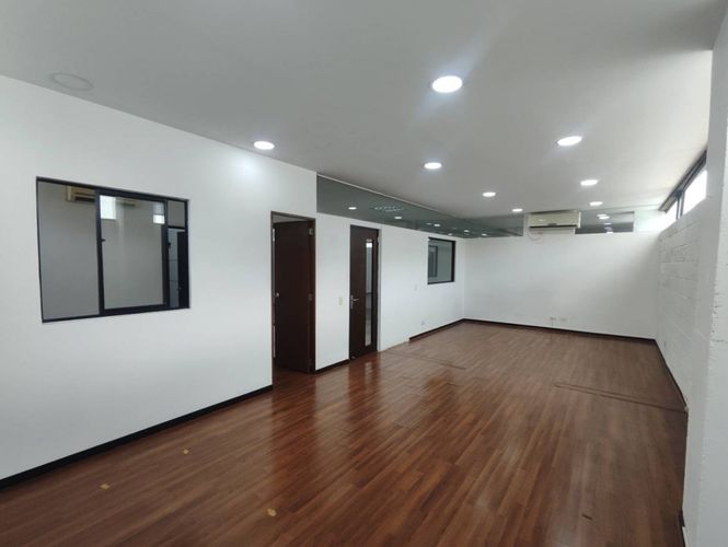 Edificio en arriendo en La Aguacatala, Medellín, 600 m² · foto 6 de 24