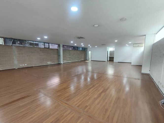 Edificio en arriendo en La Aguacatala, Medellín, 600 m² · foto 16 de 24
