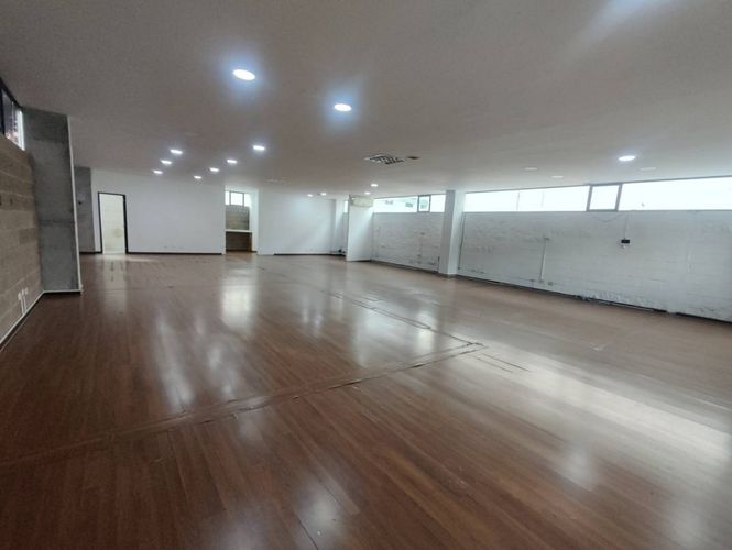 Edificio en arriendo en La Aguacatala, Medellín, 600 m² · foto 17 de 24