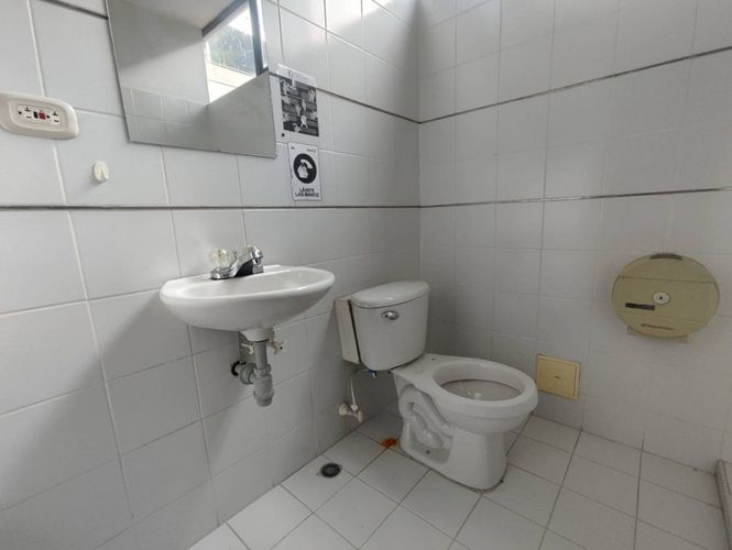 Edificio en arriendo en La Aguacatala, Medellín, 600 m² · foto 19 de 24