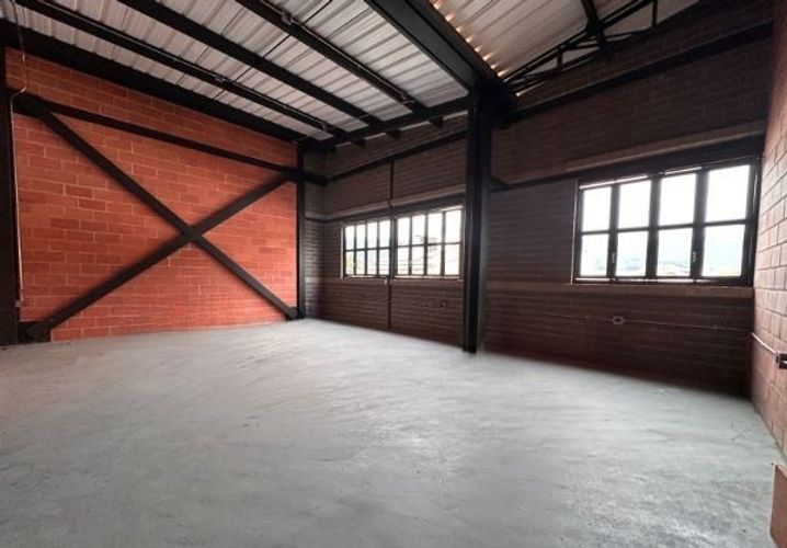 Bodega en arriendo en Guayabal, Medellín, 200 m² · foto 2 de 7