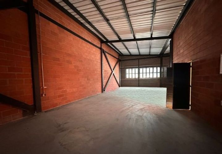Bodega en arriendo en Guayabal, Medellín, 200 m² · foto 3 de 7