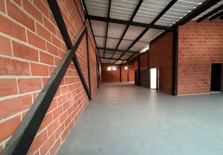 Bodega en arriendo en Guayabal, Medellín, 200 m² · foto 5 de 7