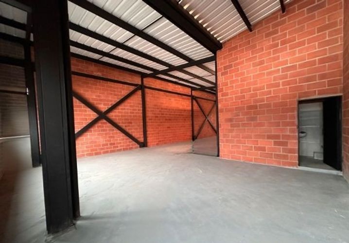 Bodega en arriendo en Guayabal, Medellín, 200 m² · foto 3 de 8