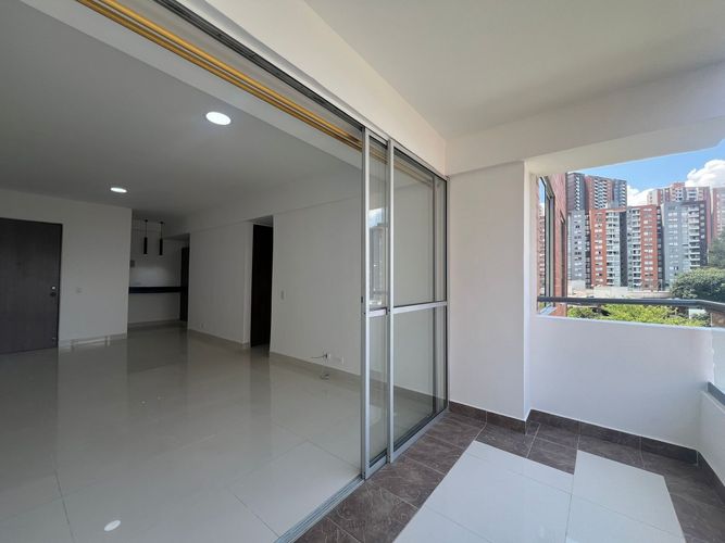 Apartamento de 1 alcoba en arriendo en El Poblado, Medellín, 57 m² · foto 2 de 11