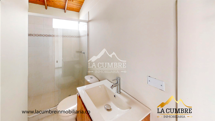 Apartamento de 4 alcobas en arriendo en Altos Del Poblado, Medellín, 130 m² · foto 12 de 14