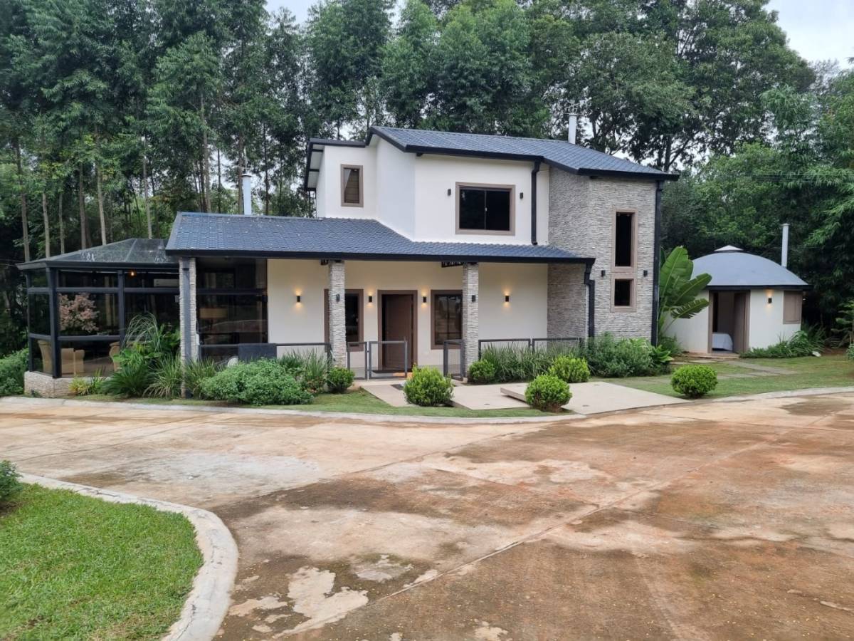 EXCLUSIVA RESIDENCIA DE LUJO CON IMPRESIONANTE TERRENO DE 57.100 m²: UN OASIS DE PRIVACIDAD Y POTENCIAL ILIMITADO. — foto 2