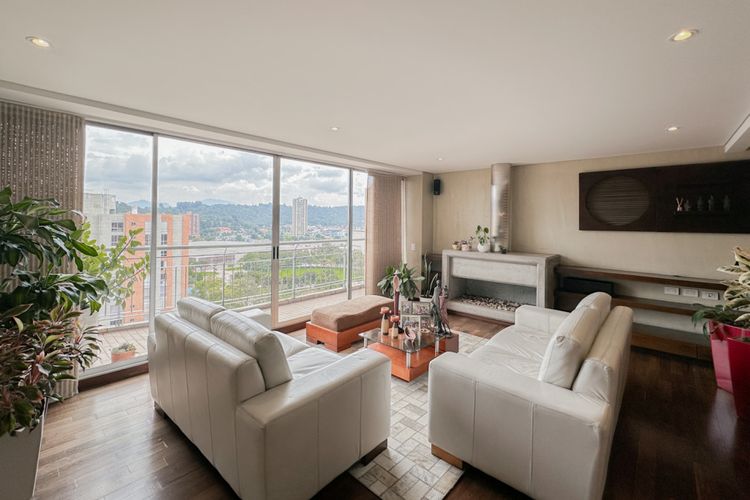 Apartamento de 3 alcobas en venta en Portales Del Norte, Bogotá, 205 m² · foto 4 de 24