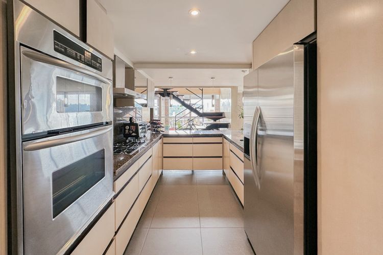 Apartamento de 3 alcobas en venta en Portales Del Norte, Bogotá, 205 m² · foto 6 de 24