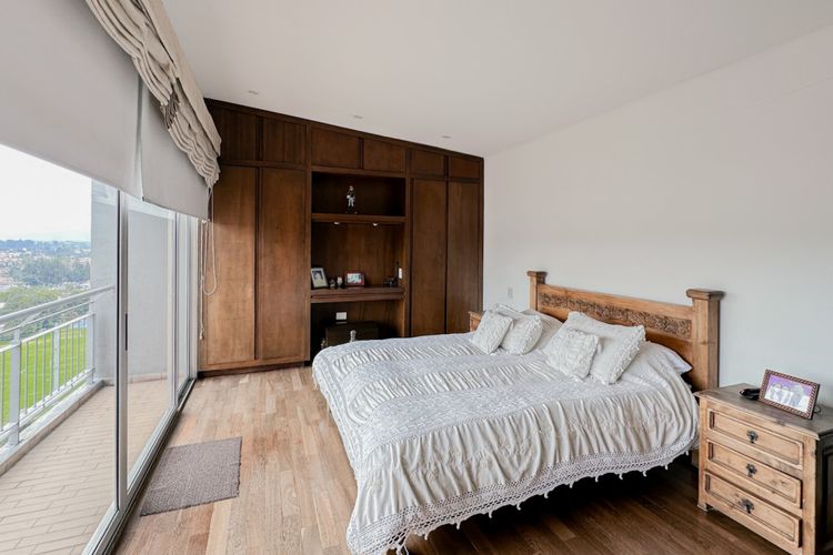 Apartamento de 3 alcobas en venta en Portales Del Norte, Bogotá, 205 m² · foto 12 de 24