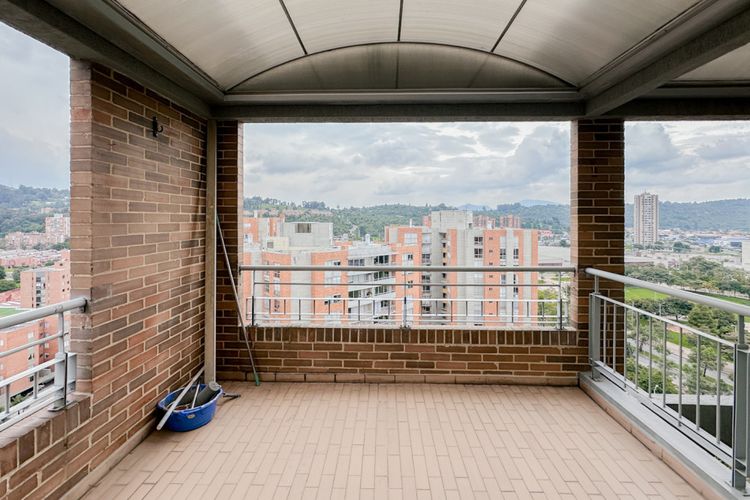 Apartamento de 3 alcobas en venta en Portales Del Norte, Bogotá, 205 m² · foto 21 de 24