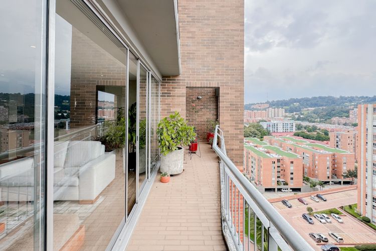 Apartamento de 3 alcobas en venta en Portales Del Norte, Bogotá, 205 m² · foto 23 de 24