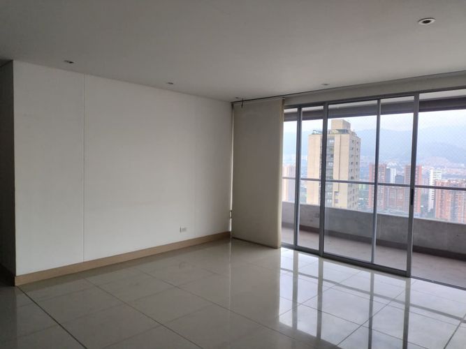 Apartamento de 3 alcobas en arriendo en El Poblado, Medellín, 113 m² · foto 3 de 19