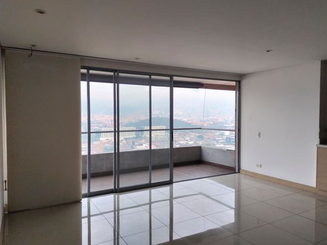 Apartamento de 3 alcobas en arriendo en El Poblado, Medellín, 113 m² · foto 2 de 19