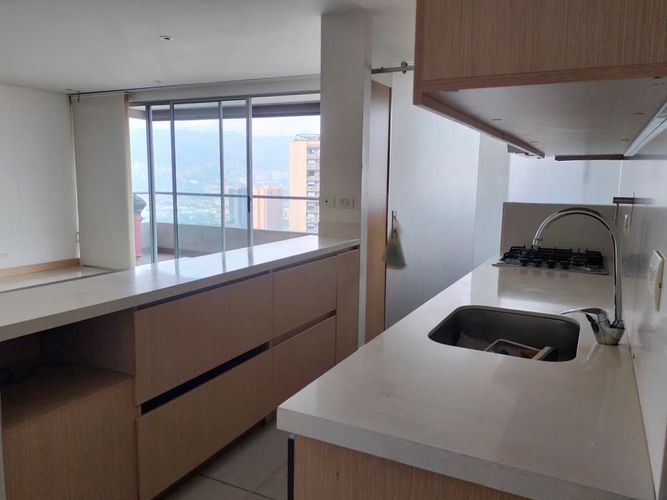 Apartamento de 3 alcobas en arriendo en El Poblado, Medellín, 113 m² · foto 4 de 19