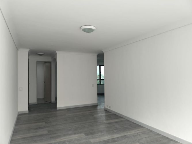 Apartamento de 3 alcobas en arriendo en El Poblado, Medellín, 126 m² · foto 3 de 16