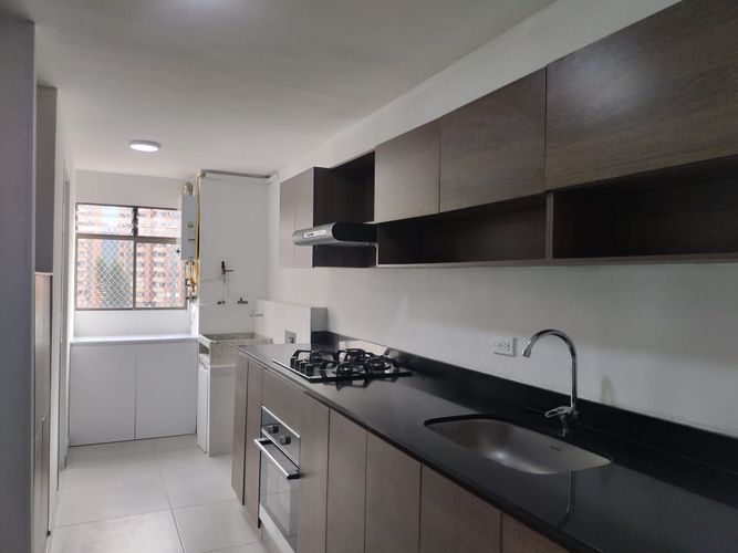 Apartamento de 3 alcobas en arriendo en El Poblado, Medellín, 126 m² · foto 5 de 16
