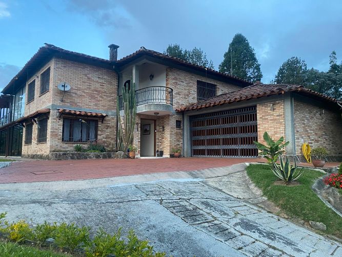 Casa de 6 alcobas en venta en Loma Del Escobero, Envigado, 500 m² · foto 3 de 24