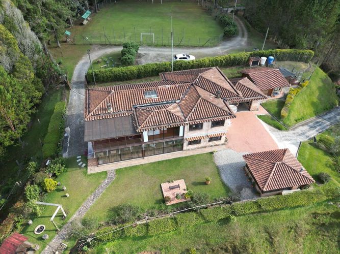 Casa de 6 alcobas en venta en Loma Del Escobero, Envigado, 500 m² · foto 8 de 24