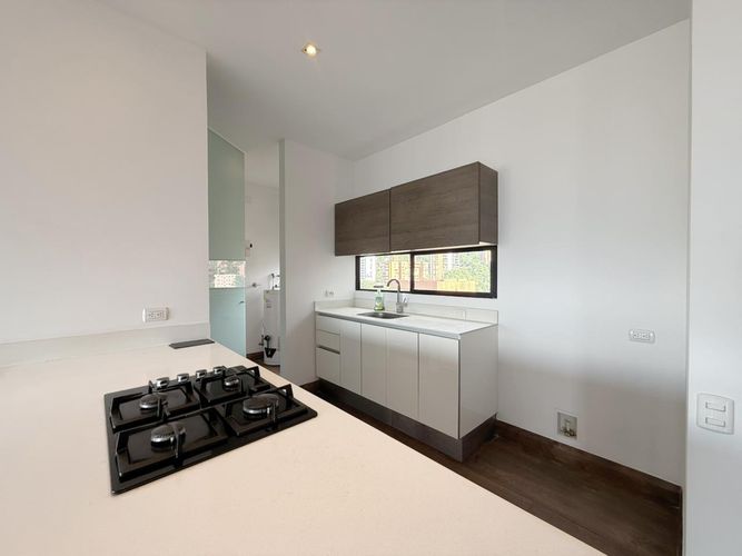 Apartamento de 2 alcobas en venta en El Poblado, Medellín, 111 m² · foto 3 de 14