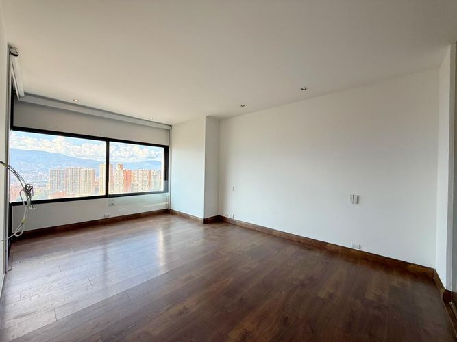 Apartamento de 2 alcobas en venta en El Poblado, Medellín, 111 m² · foto 11 de 14