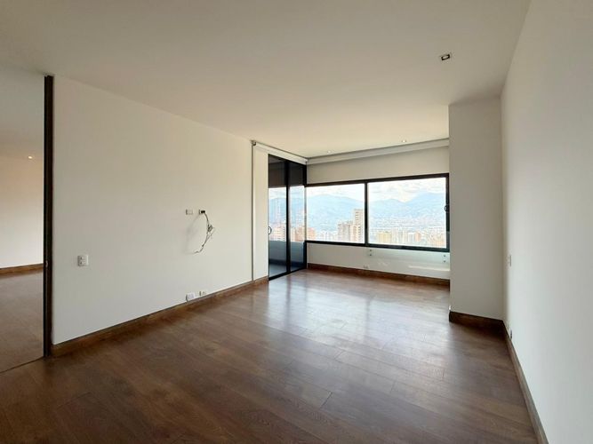 Apartamento de 2 alcobas en venta en El Poblado, Medellín, 111 m² · foto 12 de 14