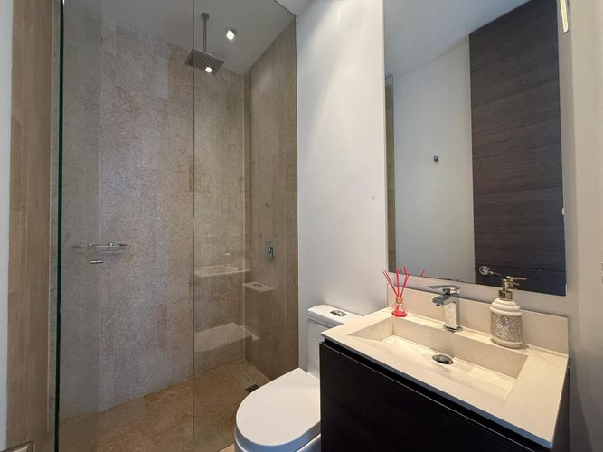 Apartamento de 2 alcobas en venta en El Poblado, Medellín, 111 m² · foto 13 de 14