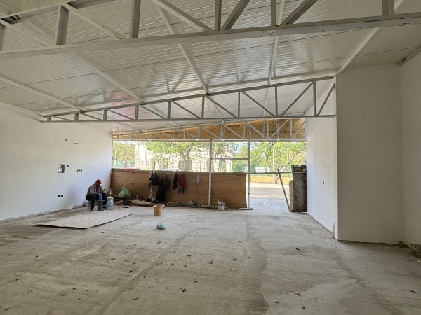 ALQUILO SALÓN COMERCIAL FRENTE A LA IGLESIA TRINIDAD! — foto 3